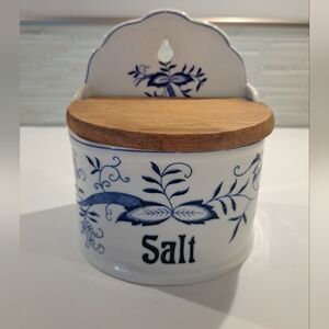 Blue Onion Zwiebelmuster Hanging Salt Cellar. Made In Czechoslovakia